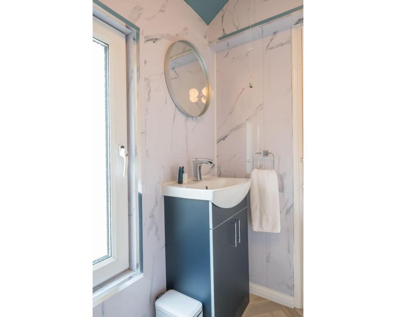 Central Belfast Apartments Chic Luxe R&R Room photo